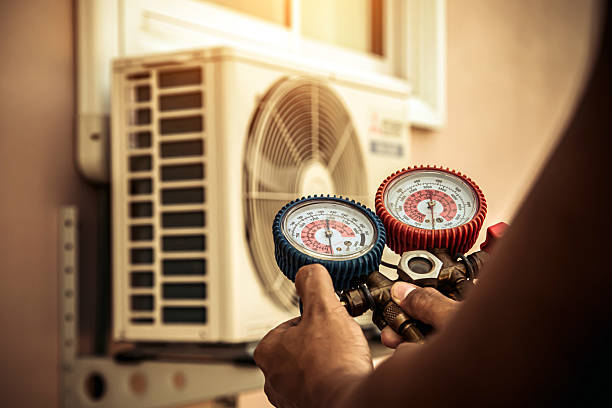 Professional Ac Installation technician working in Elmo, TX